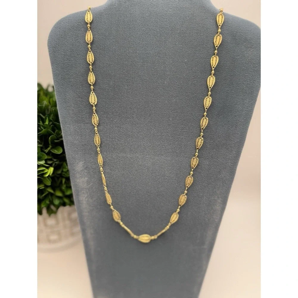 Vintage‎ 1990s Trifari Goldtone Filigree Teardrop Link Necklace – Signed Trifari